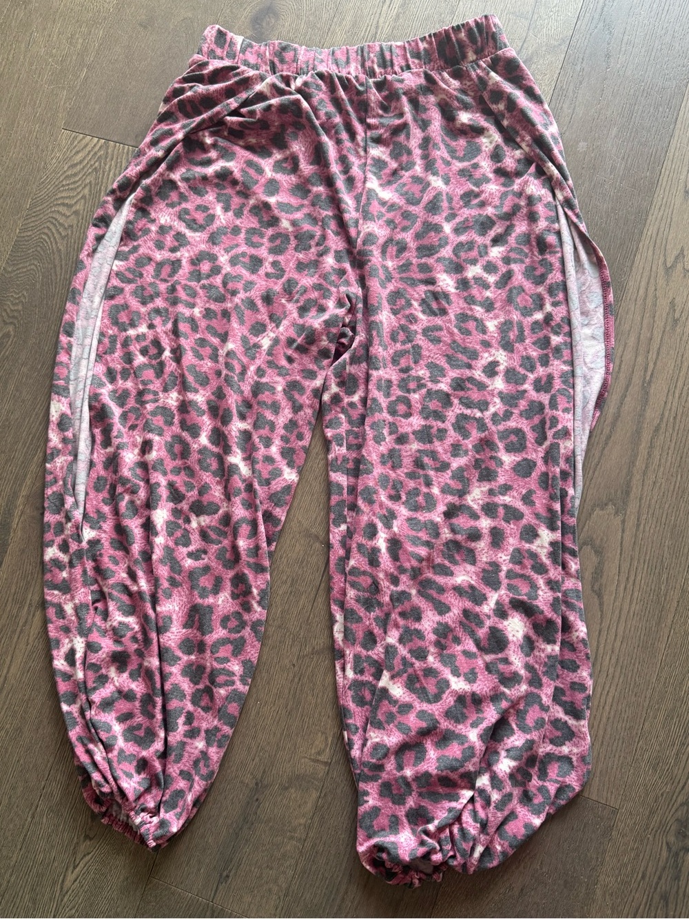 Zenana Pink Leopard Harem Pants. NWOT